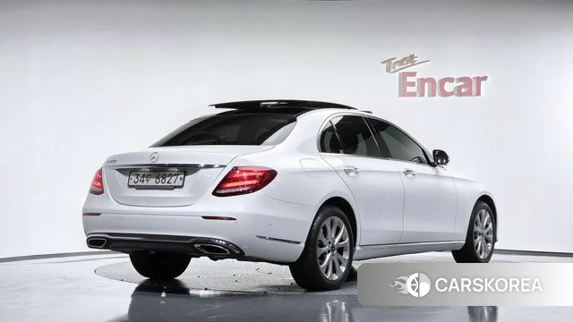 Mercedes-Benz E-Class W213 2019 Белый из Кореи