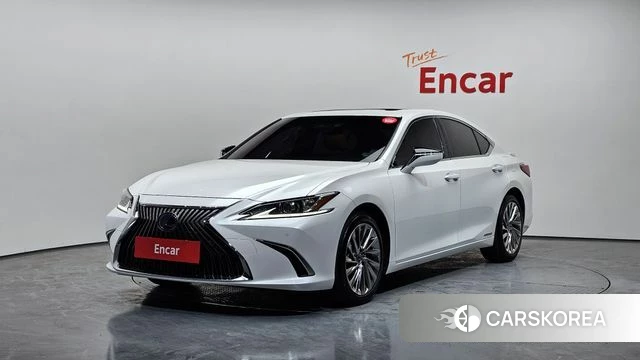 Lexus ES300h 7th generation 2020 Белый из Кореи