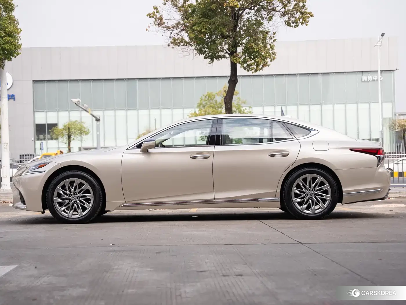 Lexus LS 2018 Silver/gray из Китая