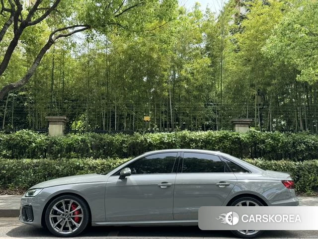 Audi S4 2021 Серебристо-серый из Китая