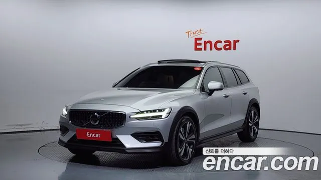 Volvo V60 Cross-Country 2nd Generation 2020 Серебристо-серый из Кореи