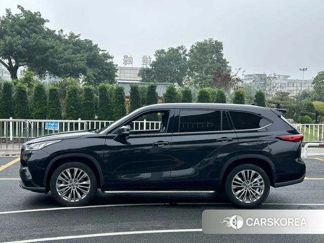 Toyota Highlander 2023 Черный из Китая