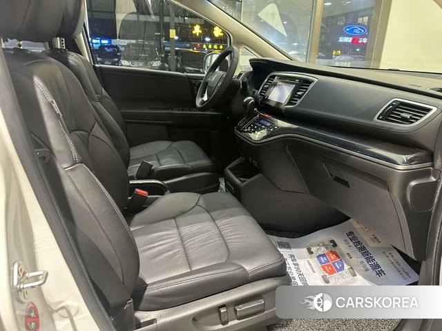 Honda Odyssey 2018 Белый из Китая