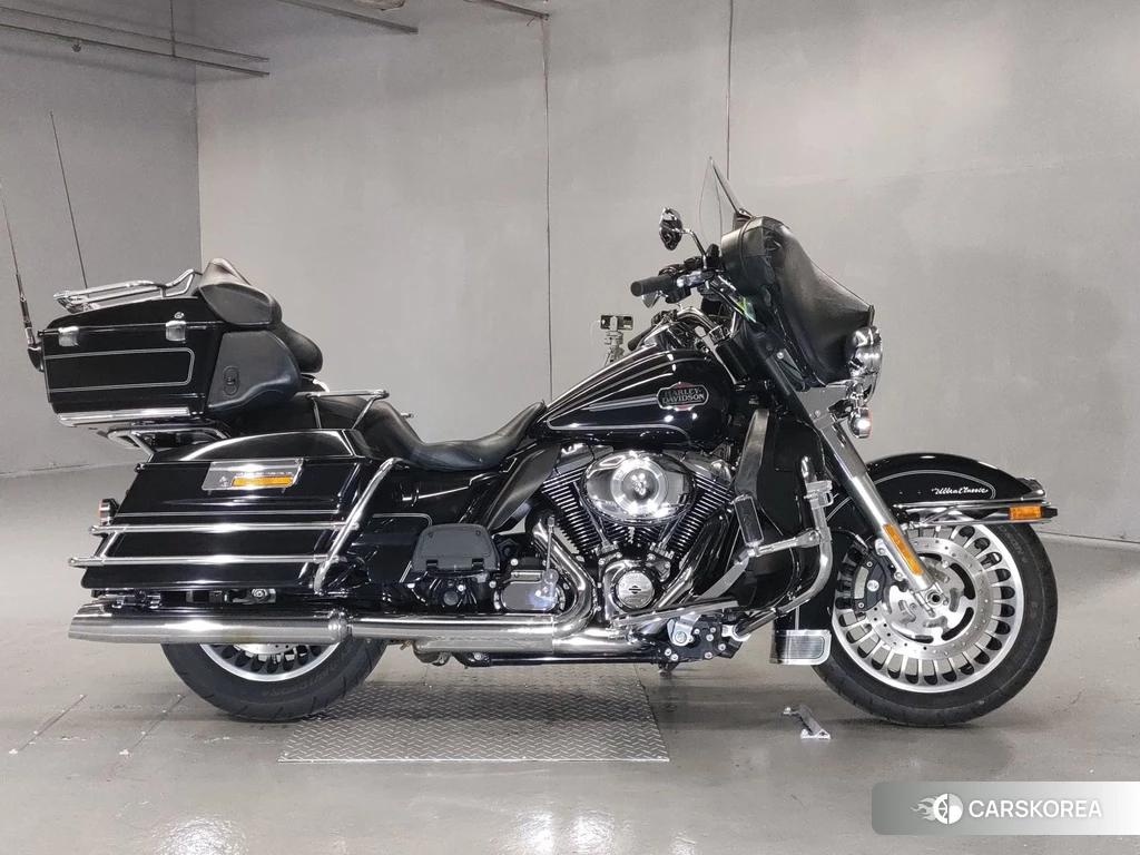 Проданный Harley-Davidson Electra Glide FLHTCU1690 2011 из Японии, фото 2