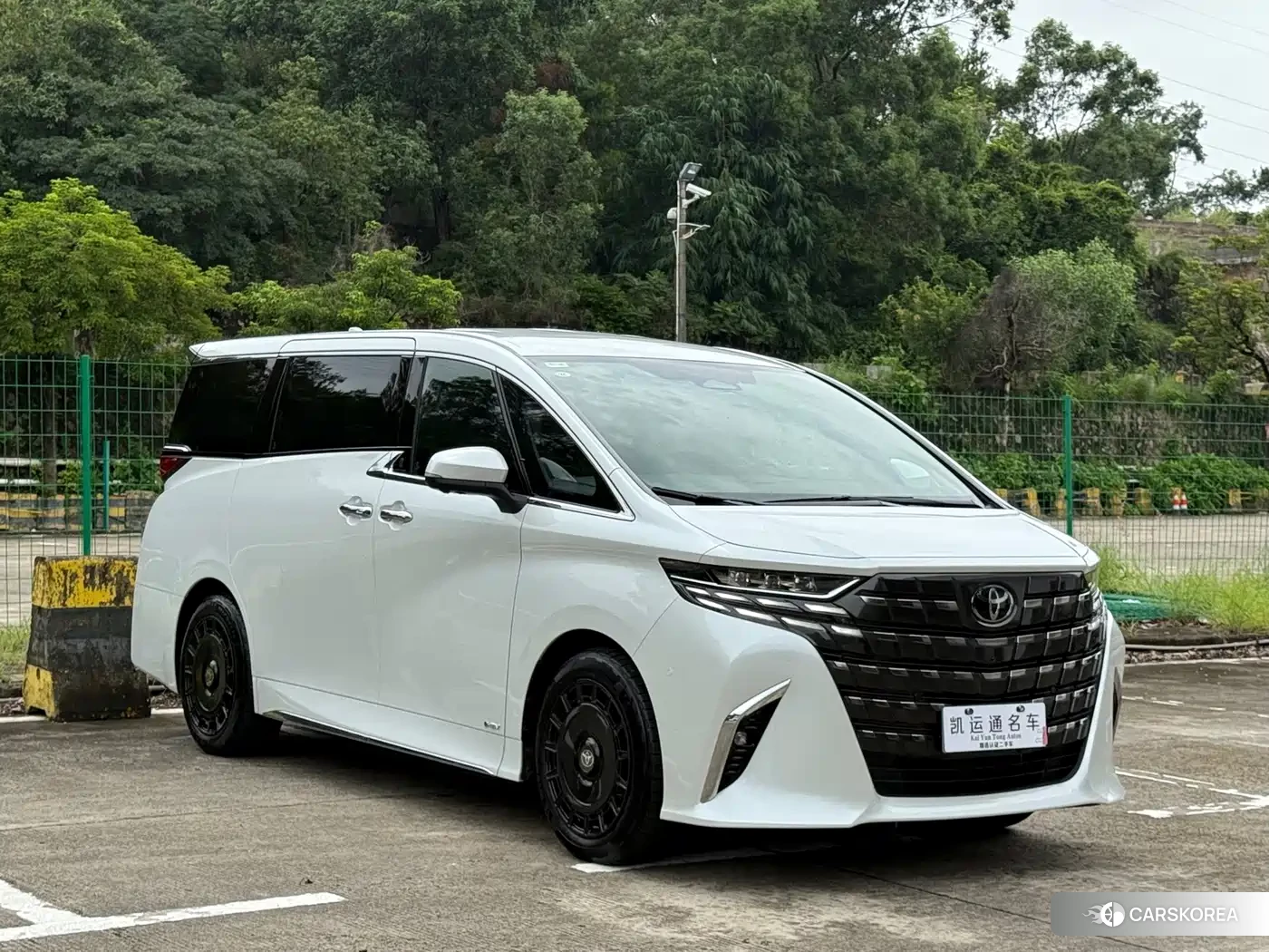 Toyota Elfa 2026 Белый из Китая