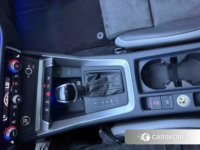 Audi Q3 2022 Темно-серый из Китая