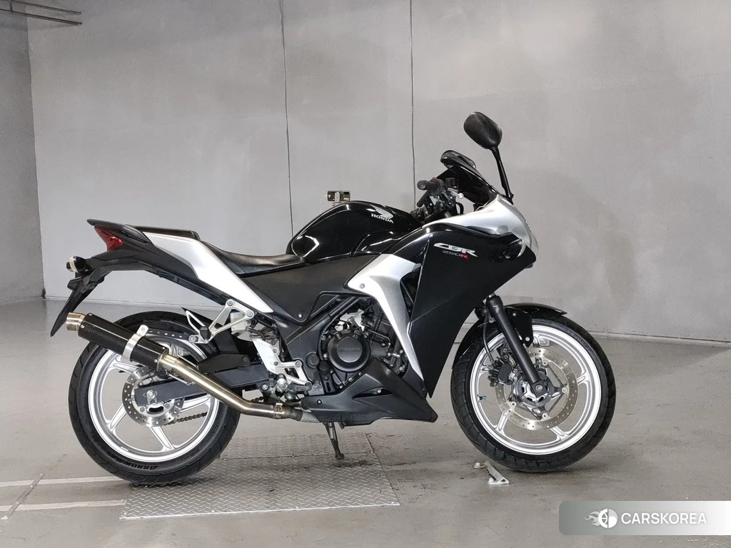 Проданный Honda CBR250R 2011 из Японии, фото 2