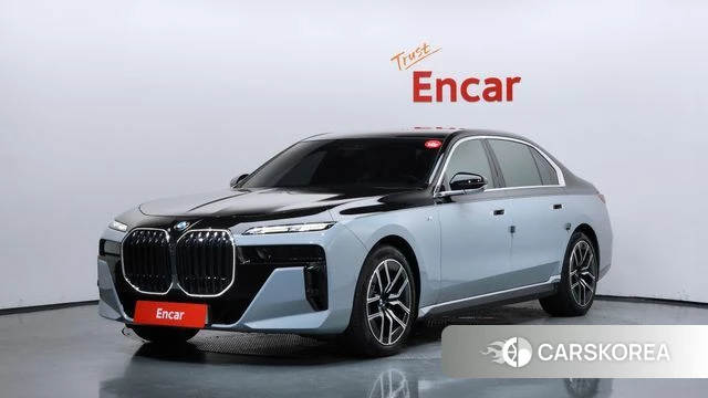 BMW 7 Series (G70) 2023 Светло-серебряный цвет из Кореи
