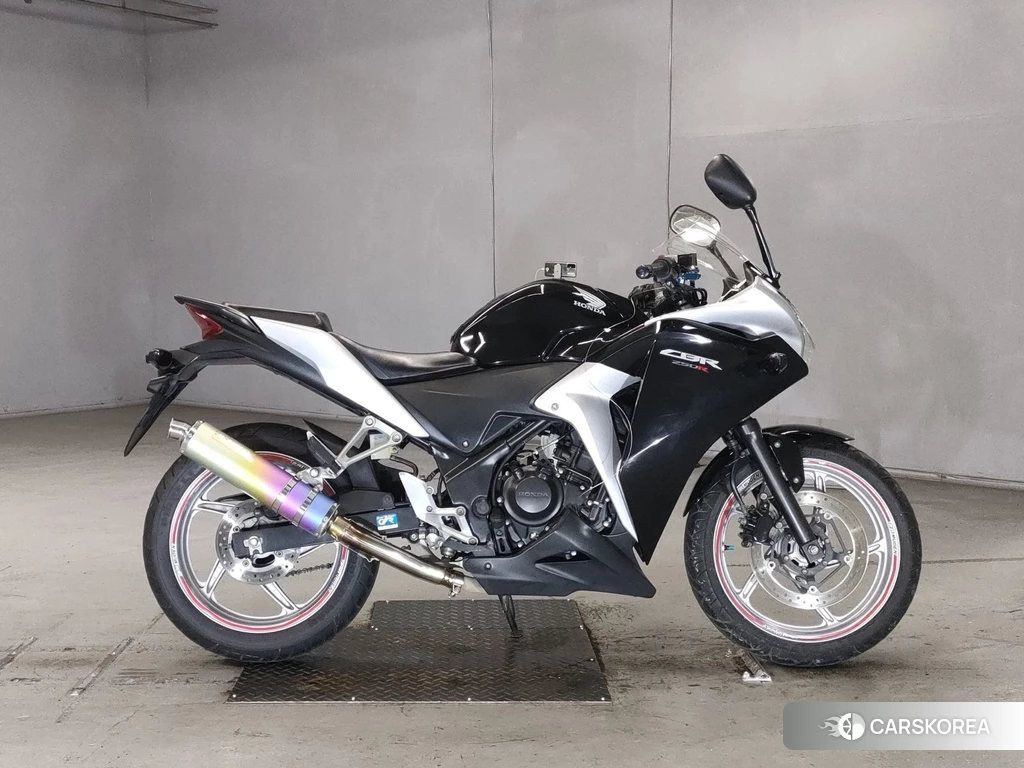 Проданный Honda CBR250R 2011 из Японии, фото 2