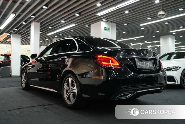 Mercedes-Benz Class C 2021 Зеленый из Китая
