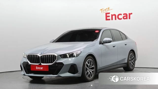 BMW 5 Series (G60) 2024 Серебристо-серый из Кореи