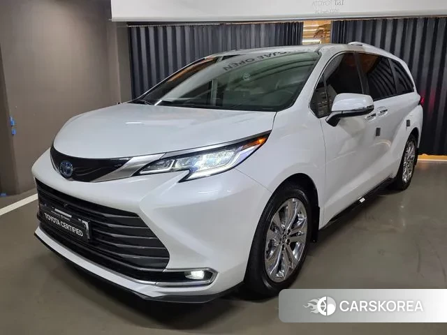 Toyota Sienna 4th Generation 2023 Белый из Кореи