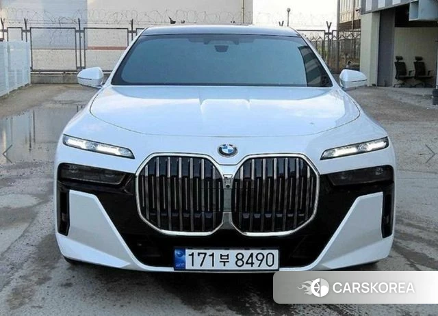 BMW 7 Series (G70) 2023 Белый из Кореи