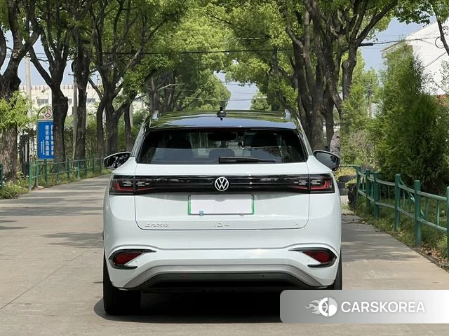 Volkswagen ID.4 X 2023 Белый из Китая