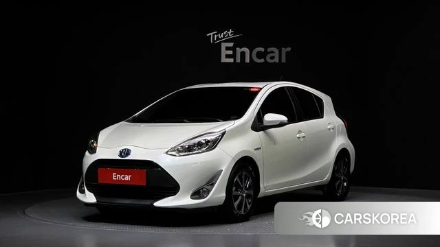 Toyota Prius C 2018 Белый из Кореи