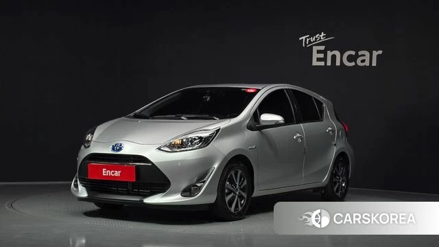 Toyota Prius C 2018 Серебряный из Кореи