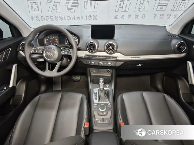 Audi Q2L 2021 Темно-серый из Китая