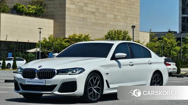 BMW 5 Series (G30) 2023 Белый из Кореи