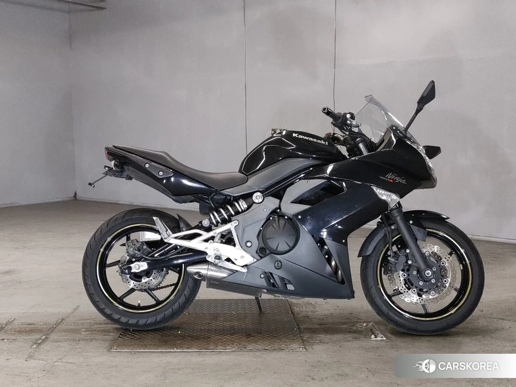 Проданный Kawasaki NINJA 400R 2010 из Японии