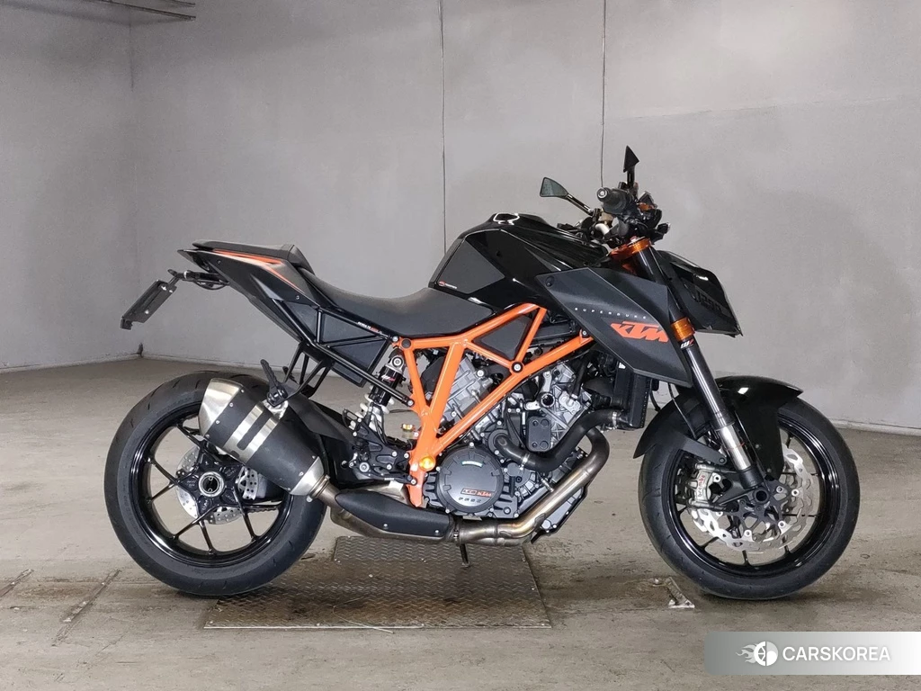 Проданный KTM 1290 SUPER DUKE R 2015 из Японии