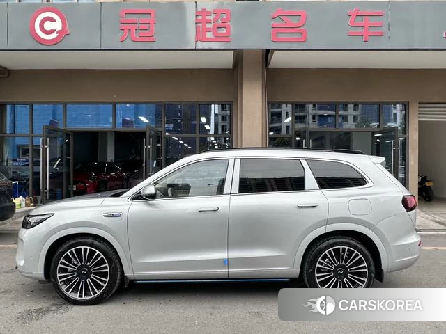 AITO Ask the world M7 2026 Серебристо-серый из Китая