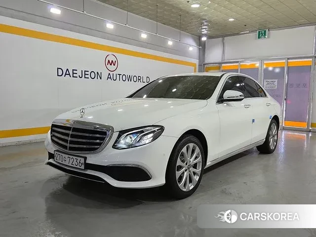 Mercedes-Benz E-Class W213 2019 Белый из Кореи
