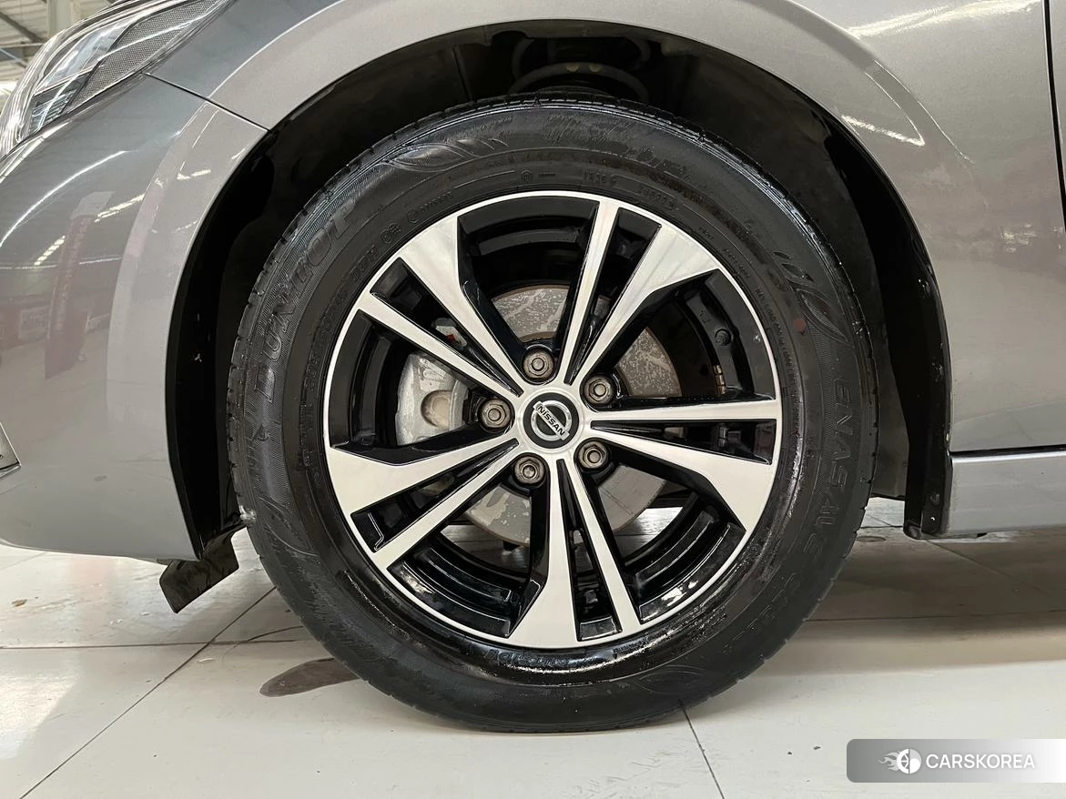 Nissan Xuan Yi 2021 Темно-серый из Китая