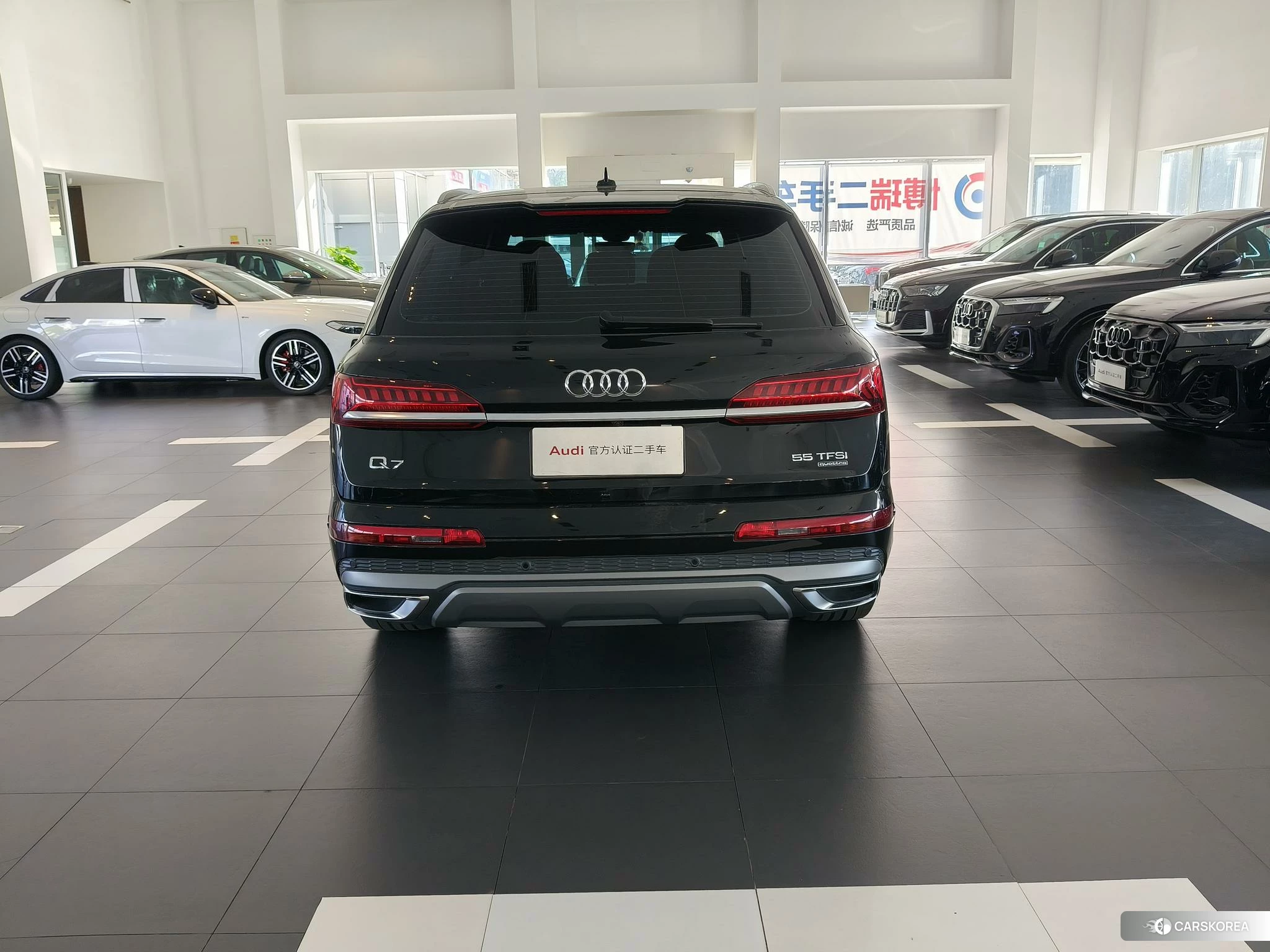 Audi Q7 2022 Черный из Китая