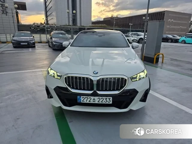 BMW 5 Series (G60) 2025 Белый из Кореи