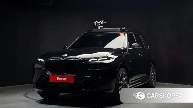 BMW X7 (G07) 2023 Черный из Кореи