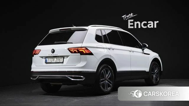 Volkswagen Tiguan second Generation 2022 Белый из Кореи