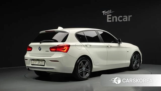 BMW 1 Series (F20) 2018 Белый из Кореи