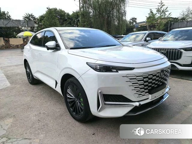 Chang'an UNI-K 2021 Белый из Китая
