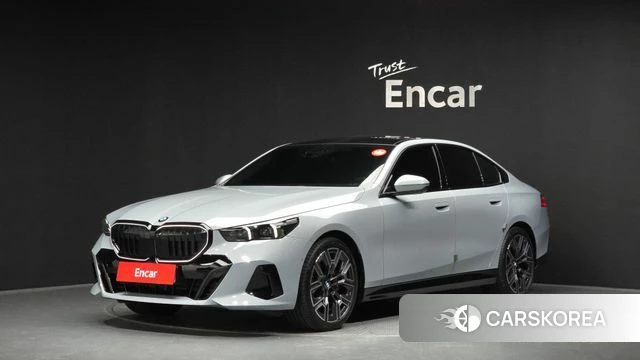 BMW 5 Series (G60) 2025 Серебристо-серый из Кореи