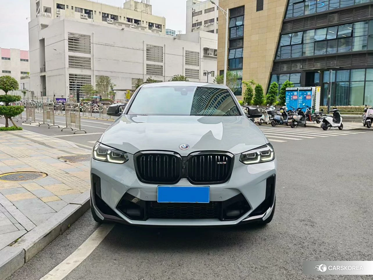 BMW X4 M 2021 Серебристо-серый из Китая