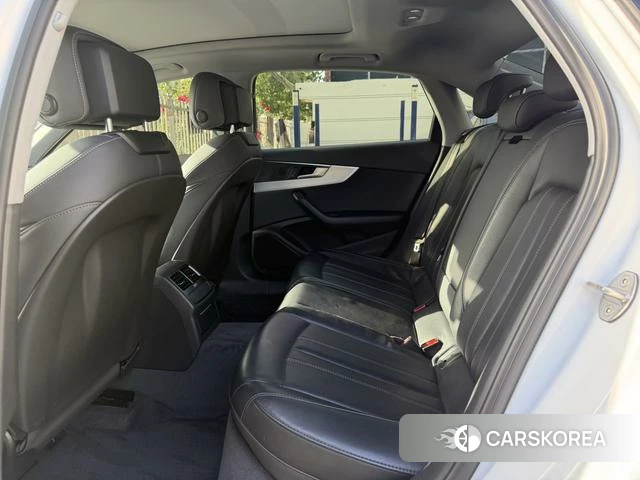 Audi A4L 2022 Белый из Китая
