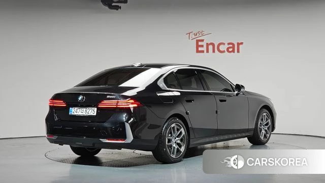 BMW 5 Series (G60) 2025 Черный из Кореи