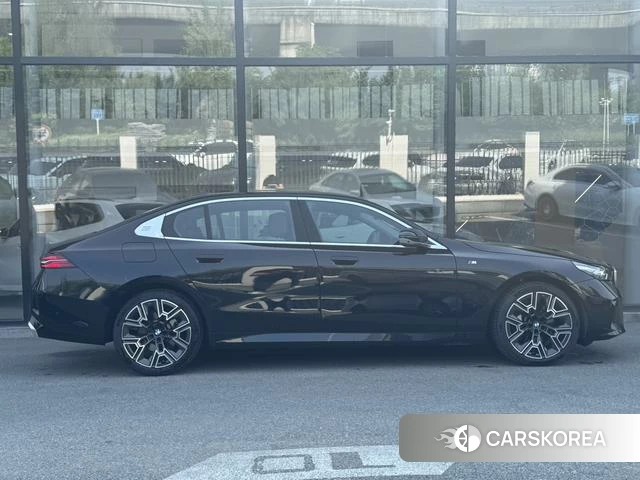 BMW 5 series 2025 Черный из Китая