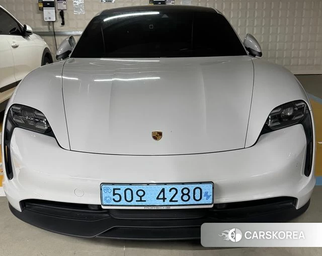 Porsche Taycan 2021 Серебристо-серый из Кореи
