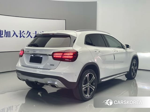 Mercedes-Benz GLA 2019 Белый из Китая