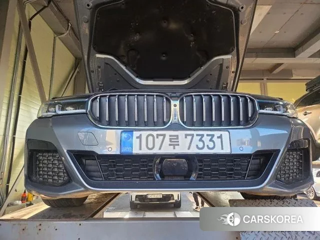 BMW 5 Series (G30) 2022 Серебристо-серый из Кореи