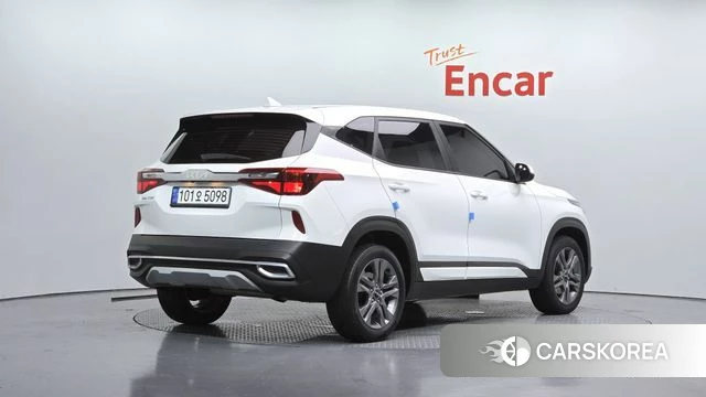 Kia Seltos 2021 Белый из Кореи