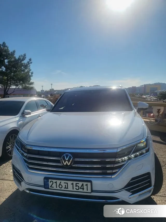 Volkswagen Touareg 3rd generation 2023 Белый из Кореи