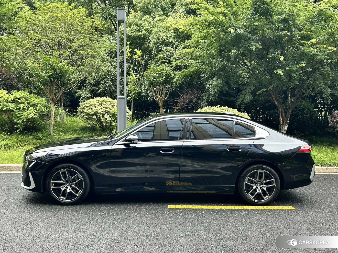 BMW i5 2024 Черный из Китая
