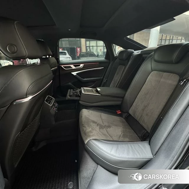 Audi A6L 2022 Черный из Китая