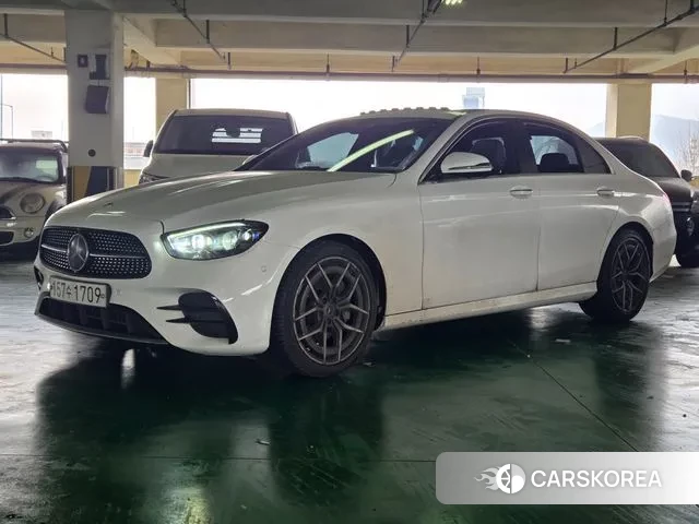 Mercedes-Benz E-Class W213 2021 Белый из Кореи