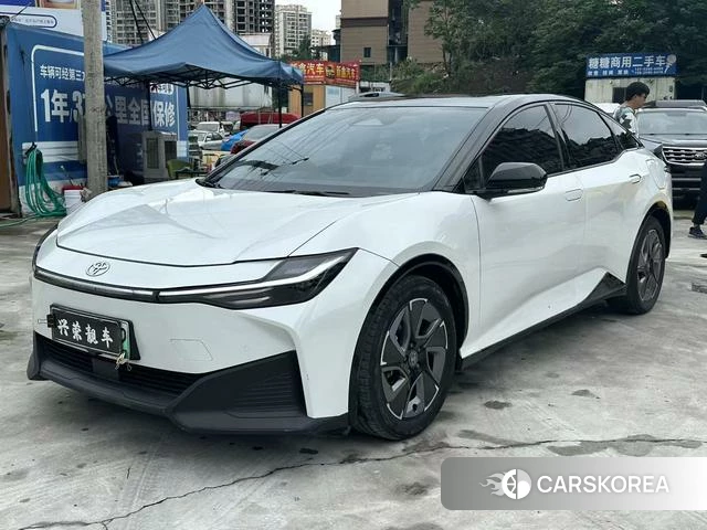 Toyota bZ3 2023 Белый из Китая