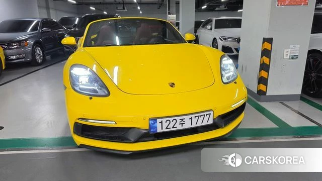 Porsche 718 Boxster 2018 Желтый из Кореи