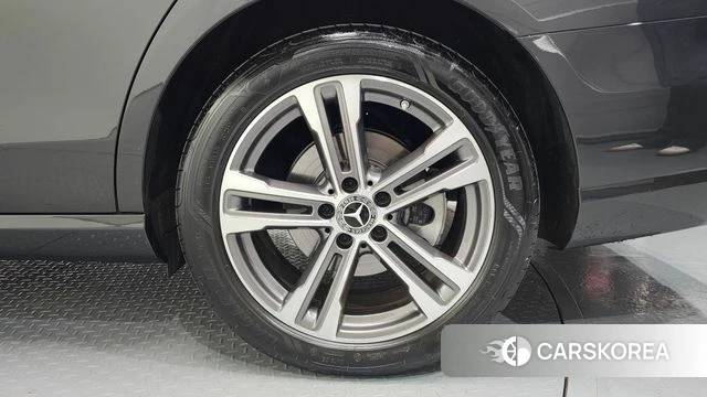 Mercedes-Benz E-Class W213 2023 Серый из Кореи