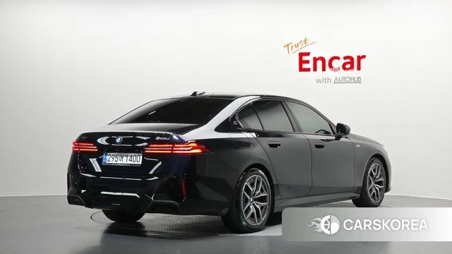BMW 5 Series (G60) 2025 Черный из Кореи